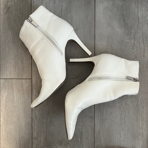 Forever 21 White Ankle Booties, Size 8.5 - Picture 5 of 11